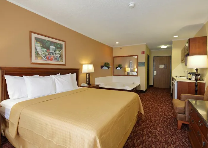 Coshocton Village Inn & Suites