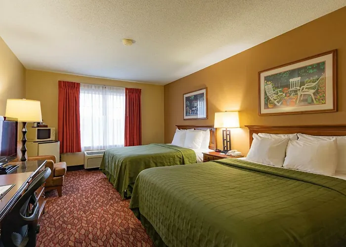 Coshocton Village Inn&Suites