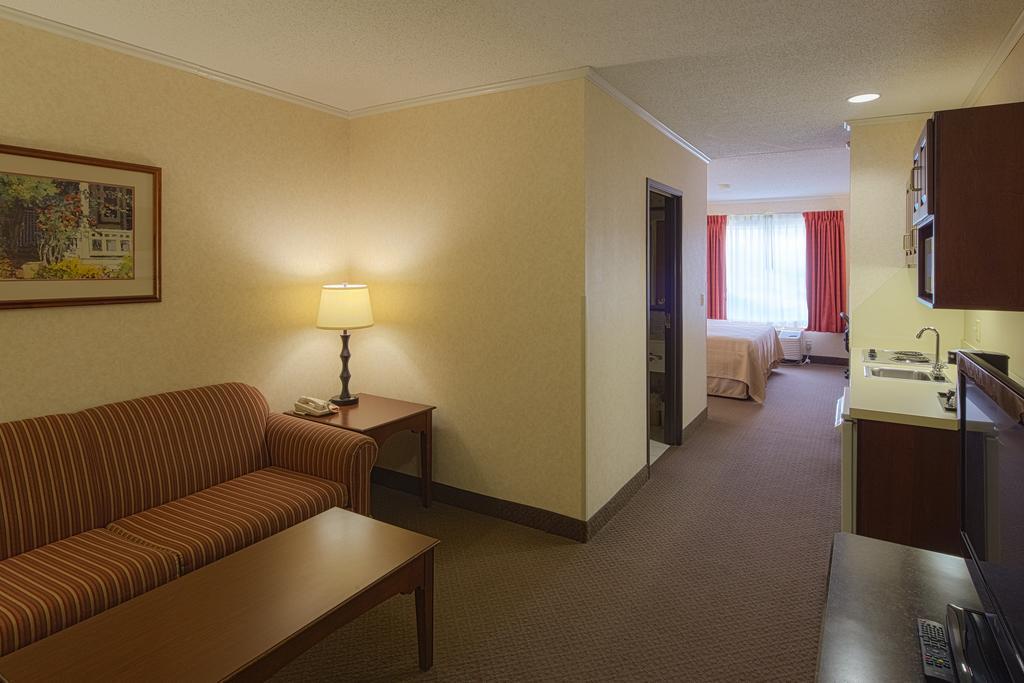 Village Inn&suites Hotel