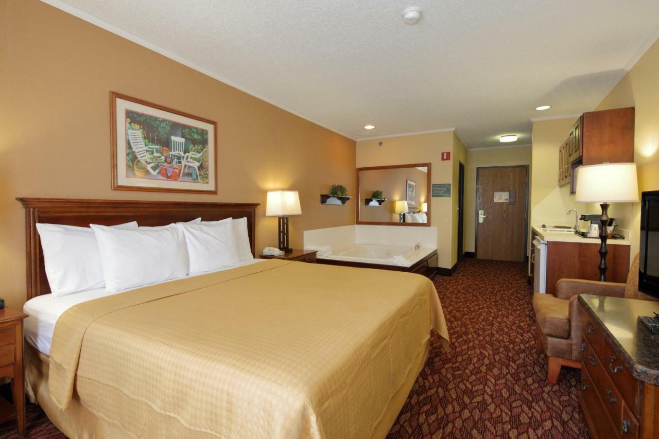 Village Inn&suites Hotel Coshocton